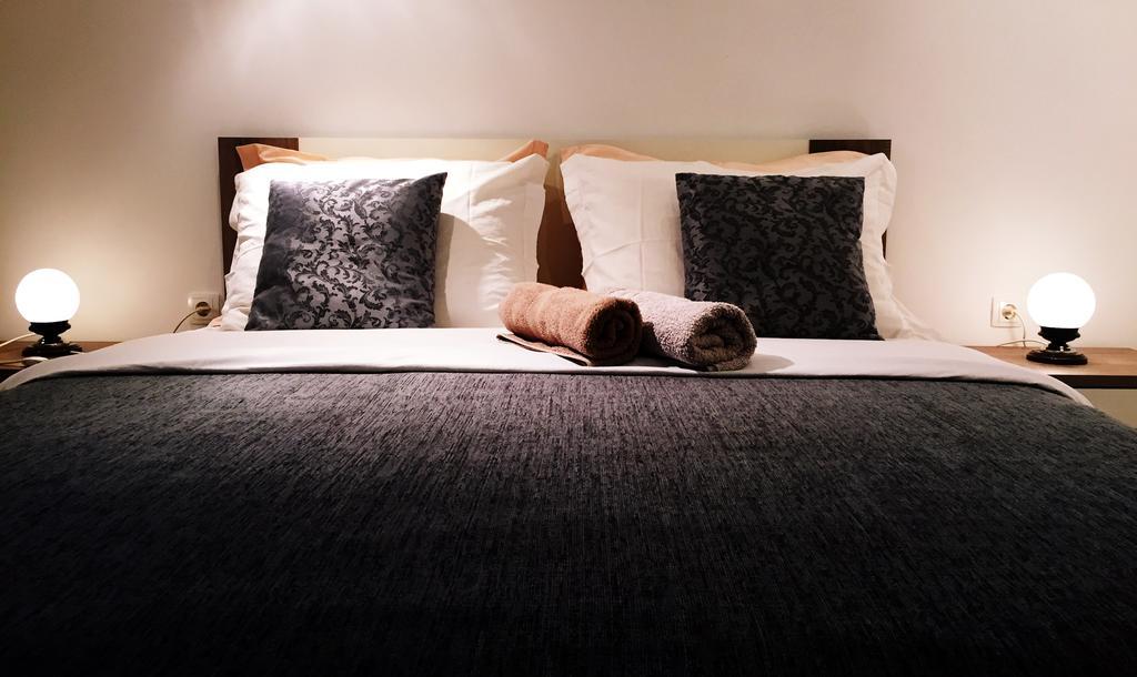 Apartments Toni Трогир Екстериор снимка