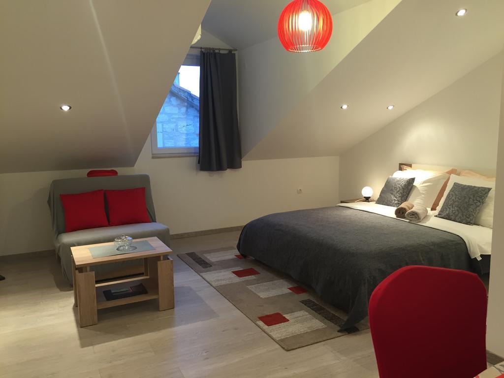 Apartments Toni Трогир Екстериор снимка
